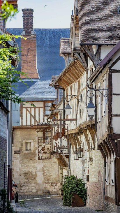 DISCOVER THE FASCINATING MEDIEVAL CITY OF TROYES – Paris Plus Plus